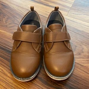 Boys brown dress shoes size 9